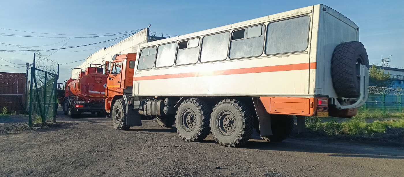 Вахтовые перевозки сотрудников автобусами и спецтехникой в Тыве