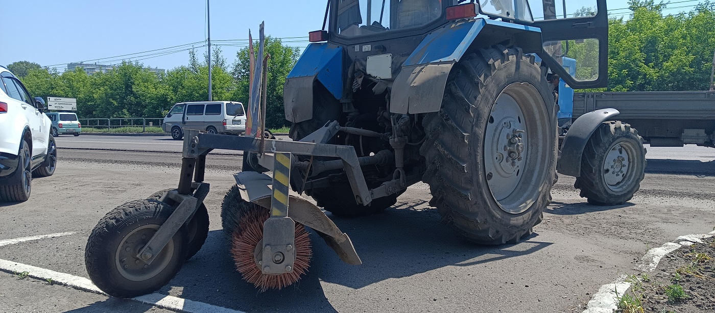 Услуги трактора с щеткой МТЗ в Тыве