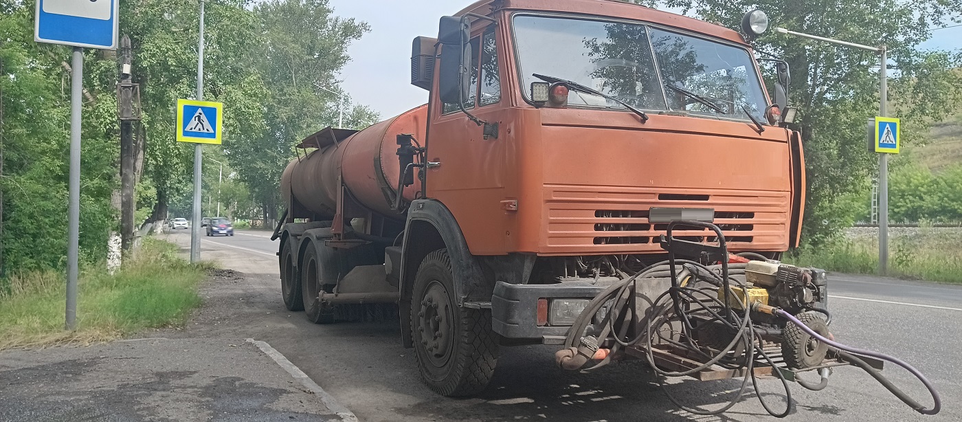 Продажа поливомоечных машин для уборки дорог и поливки зеленых насаждений в Тыве